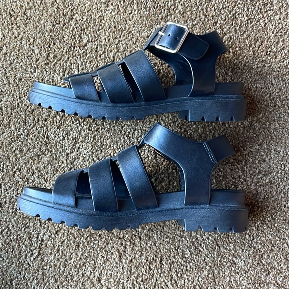 Like New: Soda Sandals - Black Size 7 Style: Vicky - Picture 5 of 6